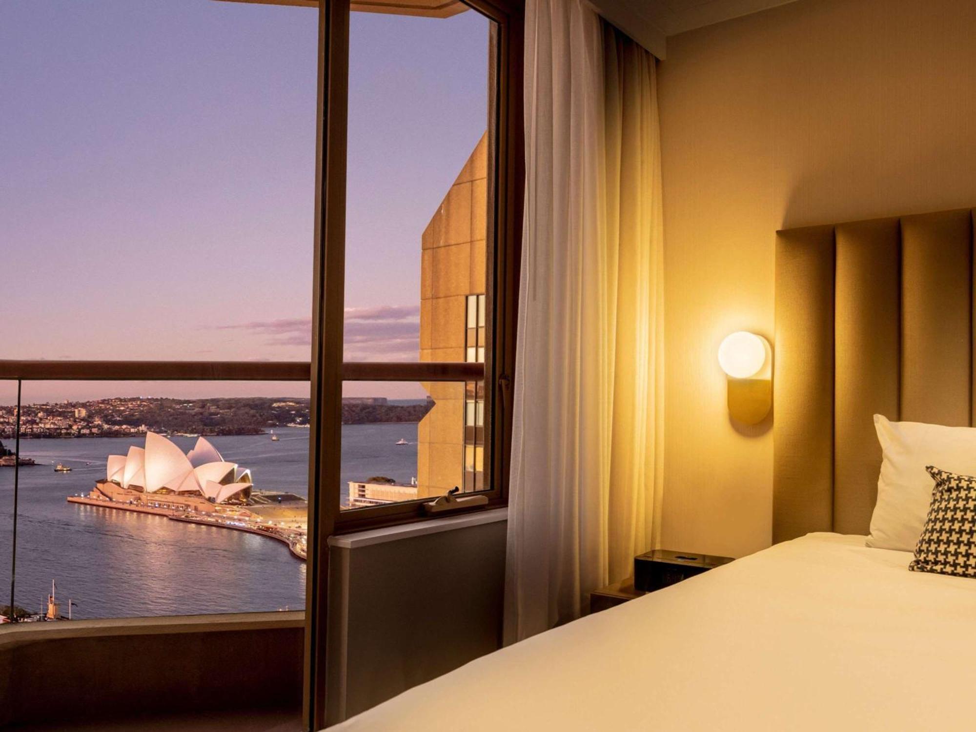 The Sebel Quay West Suites Sydney Eksteriør bilde A view of the Sydney Opera House from a suite at the Pan Pacific Sydney