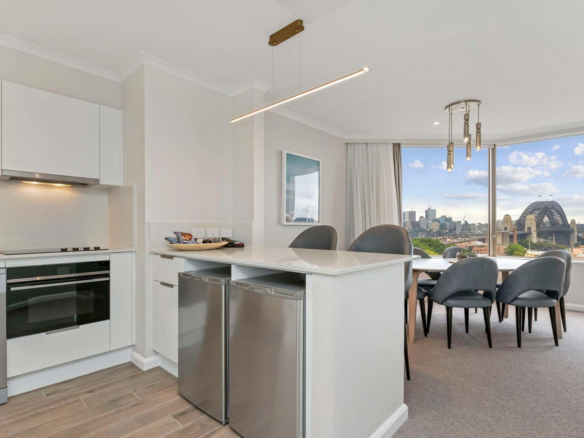 The Sebel Quay West Suites Sydney Eksteriør bilde A kitchen in a typical apartment