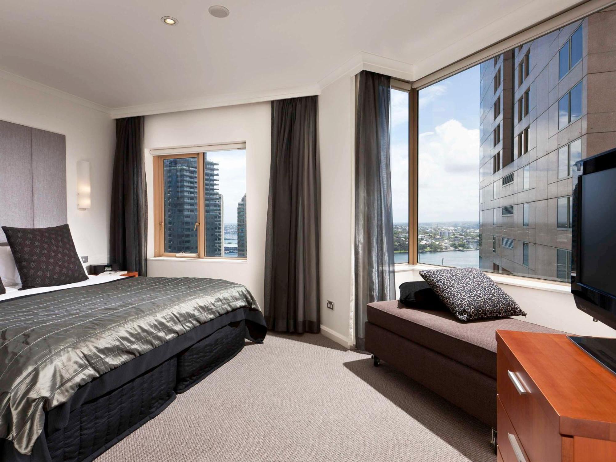 The Sebel Quay West Suites Sydney Eksteriør bilde A bedroom at the Crown Towers